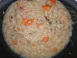 Cháo gạo lứt hạt kê-đậu lăng-cà rốt nấu xương gà bước làm 4 hình