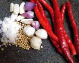 Foto langkah ke 3 dari resep 3) Tumis kikil sapi kecap cabe ijo.