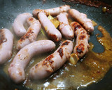 Foto del paso 1 de la receta: Longaniza de cerdo con anisete cúrcuma kebab y champiñones