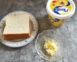 Gambar langkah 1 resipi Garlic Bread.