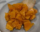 Foto del passaggio 1 della ricetta Vellutata di zucca con pane croccante speziato🎃🍞