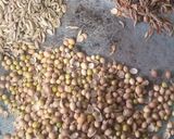 A picture of step 1 of Tali hui Hari mirchein.
