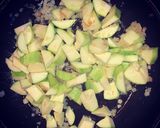 Foto del paso 2 de la receta Esponjosa y deliciosa tortilla de calabacín con cebolla