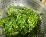 A picture of step 2 of Royal palak kaju masala.