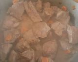 Foto del paso 2 de la receta: Carne a la olla con puré de papas 🥩🥔