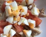Foto del paso 4 de la receta: Ensalada fresquita de pollo asado,tomate y huevo. Aliño de Vidalim Kids 😋😋😋