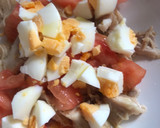Foto del paso 4 de la receta: Ensalada fresquita de pollo asado,tomate y huevo. Aliño de Vidalim Kids 😋😋😋
