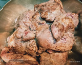 Foto del paso 1 de la receta: Galtes de cerdo ibérico en salsa de vino tinto