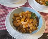 Foto del paso 7 de la receta: Langostinos al ajillo con col
