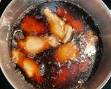 A picture of step 2 of Coca cola braised chicken wings.