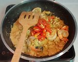 รูปขั้นตอนการทำที่ 6 ของ พาสต้าดำแกงเขียวหวานกุ้งห่อไข่