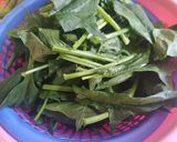 Hình bước làm 2 của món Canh cải bó xôi nấu tôm tươi