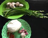 Foto langkah ke 1 dari resep Bunga bawang saus tiram.