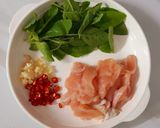 รูปขั้นตอนการทำที่ 1 ของ "ผัดกะเพราอกไก่" 🐔🌿😋 Stir Fried Chicken with Basil