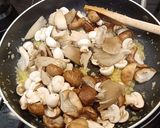 Foto del paso 4 de la receta: Tosta de revuelto de setas