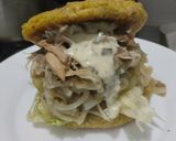 Foto del paso 16 de la receta: Arepa🫓rellena🥯de berenjena🍆tatemada, cebolla🧅caramelizada y pollo🍗🥙🥗