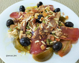 Foto del paso 5 de la receta: Ensalada de tomate con mojama, sardinas y frut@s sec@s