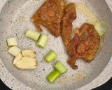 Foto langkah ke 1 dari resep Mie Ayam Topping Ayam Kecap.
