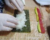 Foto del passaggio 6 della ricetta Sushi e Sashimi fatto in casa