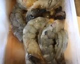 รูปขั้นตอนการทำที่ 1 ของ กุ้งผัดพริกเกลือ
