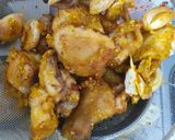 Foto langkah ke 3 dari resep Ayam goreng bawang khas batam.
