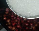 A picture of step 3 of Fresh pomegranate juice.