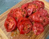 Une image de l'étape 3 de Salade festive aux tomates, betteraves rouges, feta et persil.