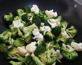 Foto del paso 2 de la receta: Brócoli y coliflor con quinoa🥦