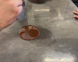 Foto del paso 4 de la receta: Bombones de chocolate rellenos de mazapán
