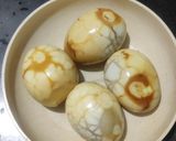 Foto langkah ke 4 dari resep Pindang Telur Retak.