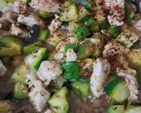 Foto del paso 3 de la receta: Revuelto de zapallito y pollo con fideos