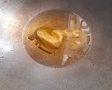 A picture of step 3 of Lehsuni dal palak.