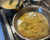 A picture of step 5 of Spaghetti Aglio Olio e Peperoncino.