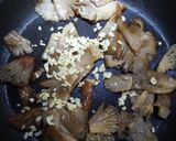 Foto del paso 3 de la receta: Setas al ajillo