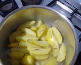 A picture of step 1 of Quick rosemary - garlic potatoes.