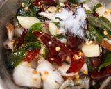 A picture of step 2 of Kollu Thogayal (Horsegram chutney).
