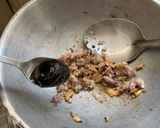 รูปขั้นตอนการทำที่ 3 ของ ข้าวผัดน้ำพริกเผากุ้งใส่หมูสับกับไข่เค็ม
