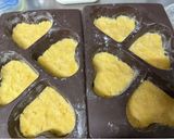 A picture of step 2 of Cookpad Valentine Matcha Heart Cake.