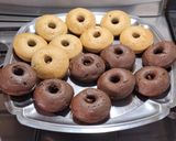 Foto del paso 3 de la receta: Donas horneadas con chips de chocolate