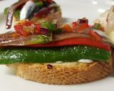 Foto del paso 4 de la receta Tapa de anchoas, pimiento verde y rojo
