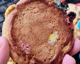 Foto del paso 4 de la receta: Cookies con confites 🌈 multicolores rellenos de chocolate 🌈