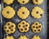 Foto langkah ke 3 dari resep Butter Cookies / Kue Mentega.