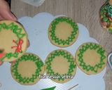 Foto langkah ke 6 dari resep Icing Sugar Cookies / Decorating Sugar Cookies / Kukis Glazur.