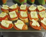 Foto del paso 6 de la receta: Tostas de tomate con Provolone