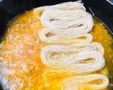 Foto langkah ke 3 dari resep Misoa Wortel Goreng Telur.