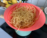 Foto del paso 2 de la receta: Spaghettis con salsa de queso fresco de cabra, verduras y langostinos