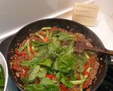 Gambar langkah 9 resipi Phat Kaphrao Daging Cincang.
