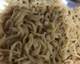 รูปขั้นตอนการทำที่ 1 ของ มาม่าผัดไก่