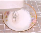 A picture of step 2 of Oreo Ice cream.