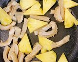 Hình bước làm 3 của món Sách bò xào dứa